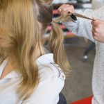 Glamouröse Hochsteckfrisur Anleitung