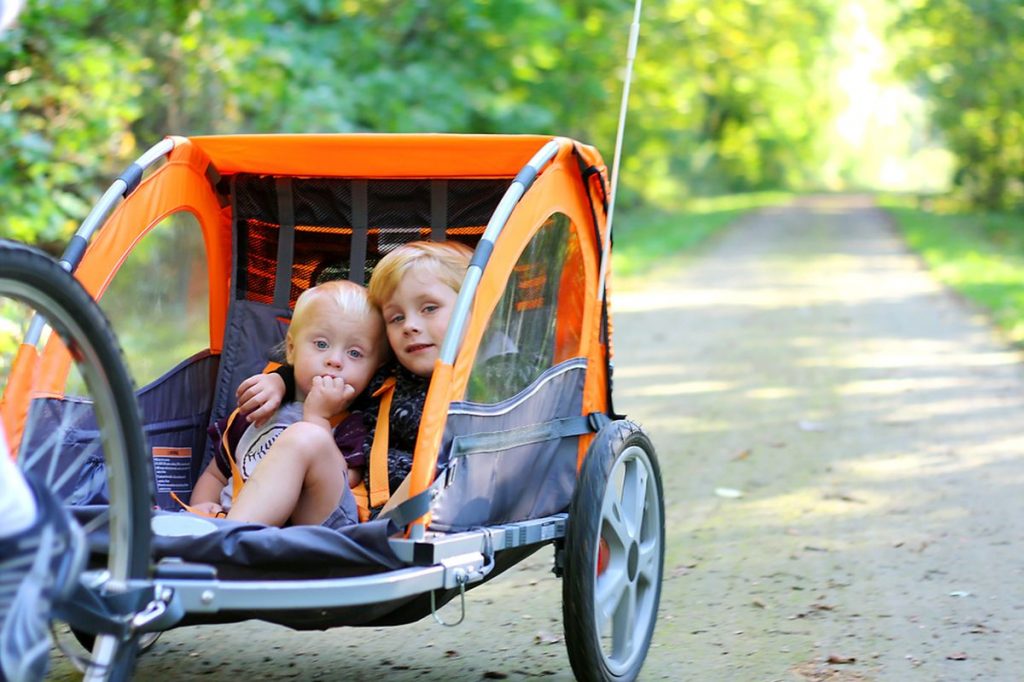 Fahrradanhänger für zwei Kinder