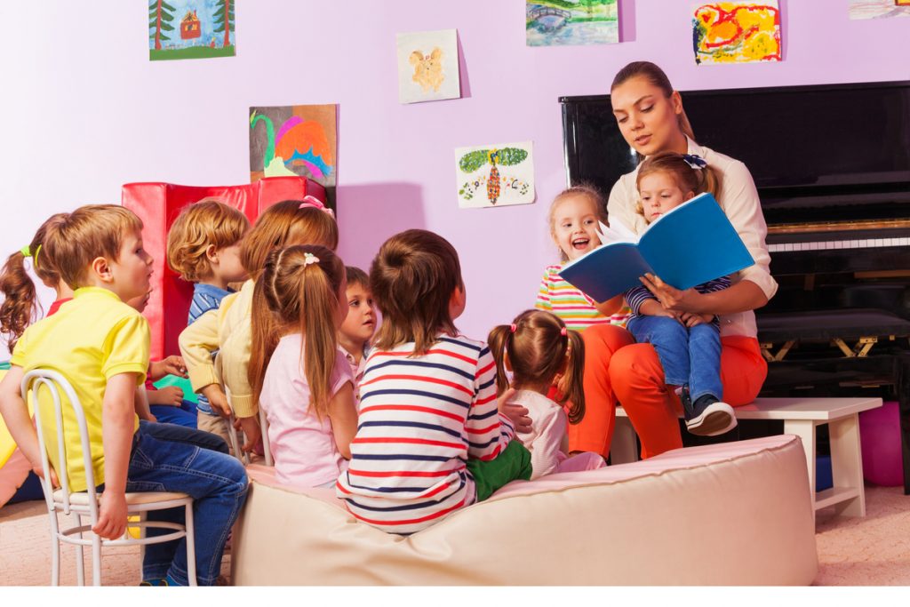 Buch lesen Kleinkinder