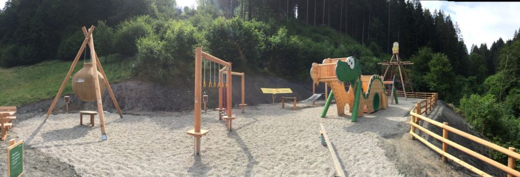 Ridor-Spielplatz mit Schaukel beim JUFA Natur-Hotel Bruck