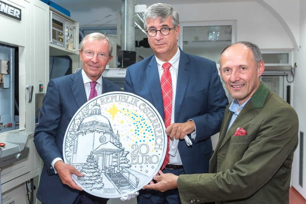 Der Salzburger Landeshauptmann Dr. Wilfried Haslauer, Mag. Gerhard Starsich (Generaldirektor Münze Österreich AG) und Leo Bauernberger, MBA (Geschäftsführer SalzburgerLand Tourismus GmbH) prägten in Wien die ersten