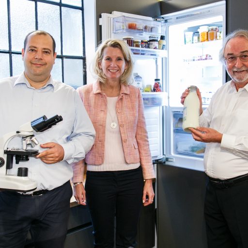 Neue Initiative gegen Lebensmittelverschwendung von Danone und Wiener Tafel: Ein souveräner und ressourcenschonender Umgang mit Lebensmitteln will gelernt sein. Auf der Basis einer aktuellen Studie starten Danone Österreich und die Wiener Tafel mit dem Wiener Tafel-Sensorik Labor eine neue Initiative gegen Lebensmittelverschwendung, die sich gezielt an Jugendliche richtet. Bei der interaktiven Workshopreihe steht neben der Wissensvermittlung vor allem die Schulung der eigenen Sinneswahrnehmung im Vordergrund.