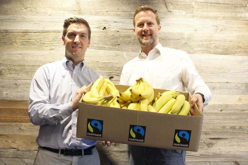 Dennis Kollmann und Christian Schug packen‘s an: Lidl Österreich stellt zu 100 Prozent auf FAIRTRADE-Bananen um.