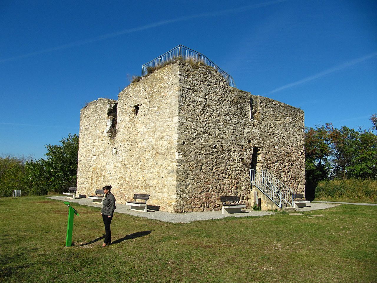 Ruine Tabor in Neusiedl am See - familiii Mittelalterliche Wohnburg u
