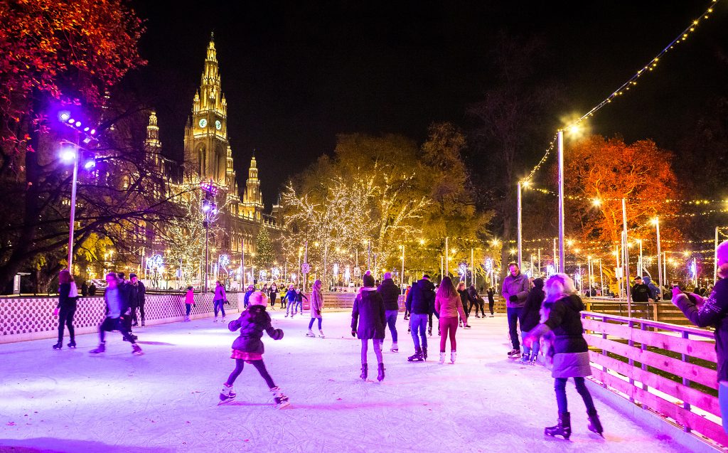 Wiener Weihnachtstraum Eislaufen am Abend