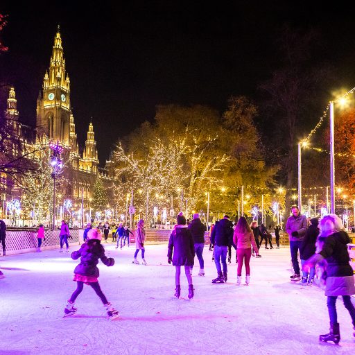 Wiener Weihnachtstraum Eislaufen am Abend