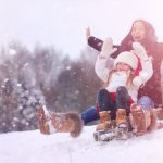 rodeln winter familie kinder