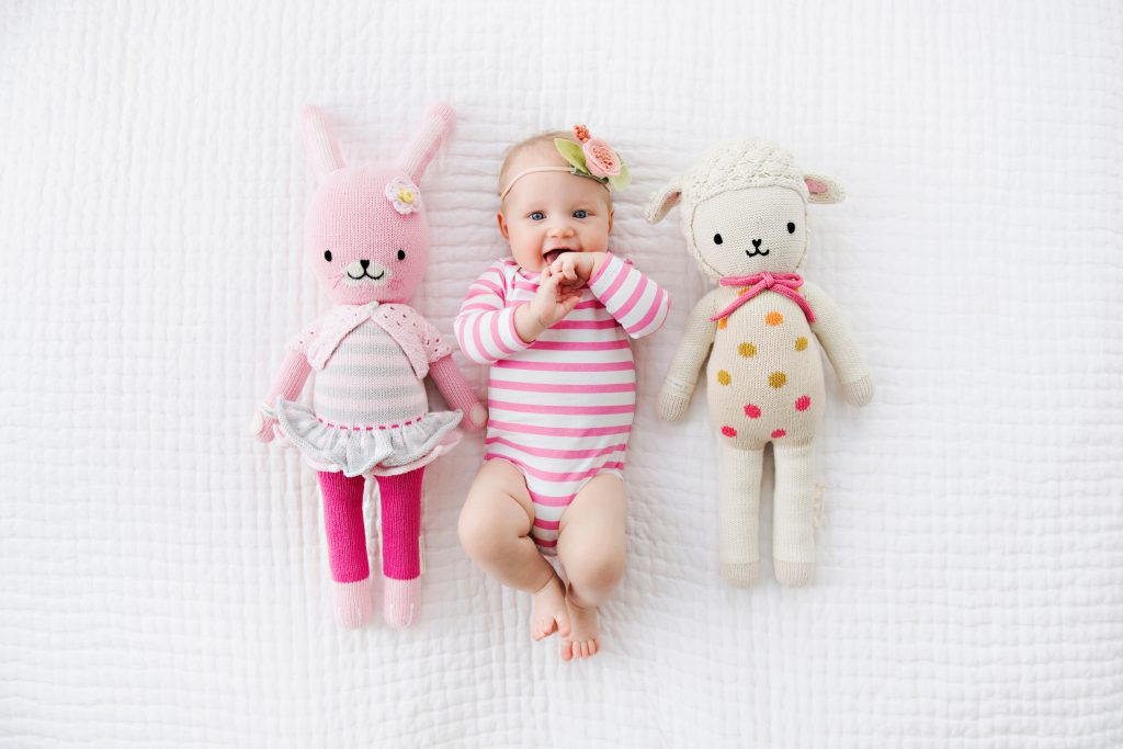 Cuddle + Kind + Hase