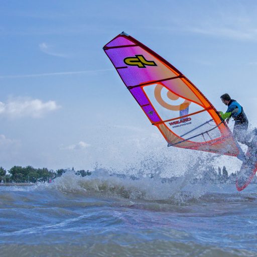 Surfgames Podersdorf Windsurfer beim Sprung