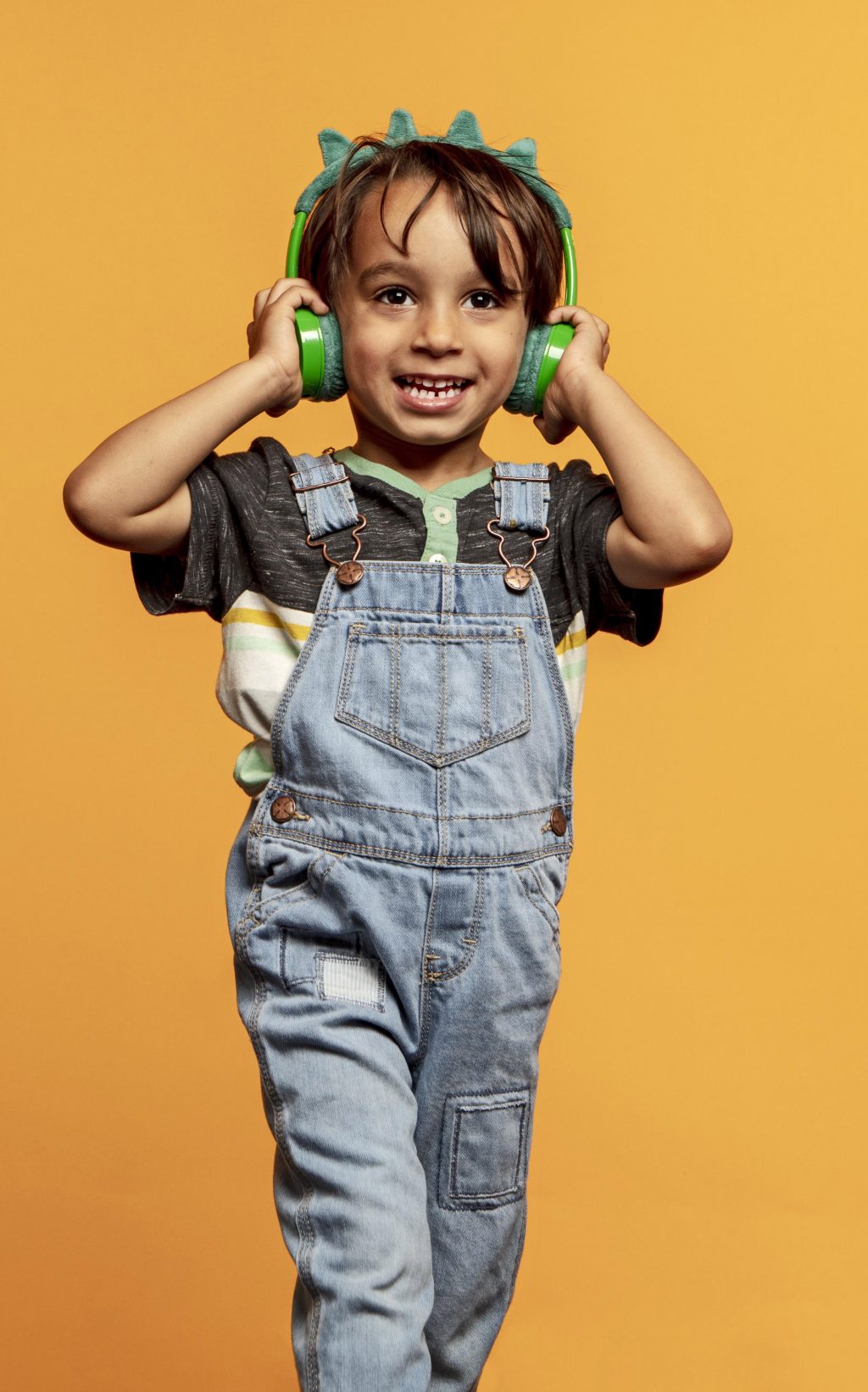 Drahtlose Kinderkopfhörer im T-Rex-Design von IFROGZ