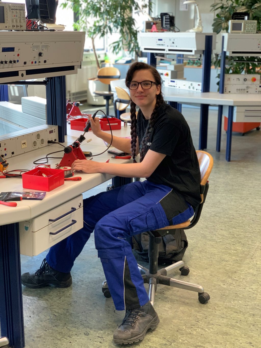 Melanie Hutterer, Lehrling bei Siemens