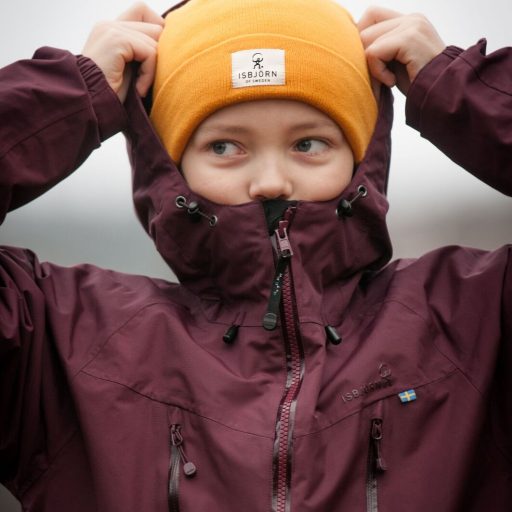 Isbjörn Bub mit Haube