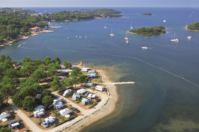 Camping-Orsera-Campingplatz-aus-der-Vogelperspektive