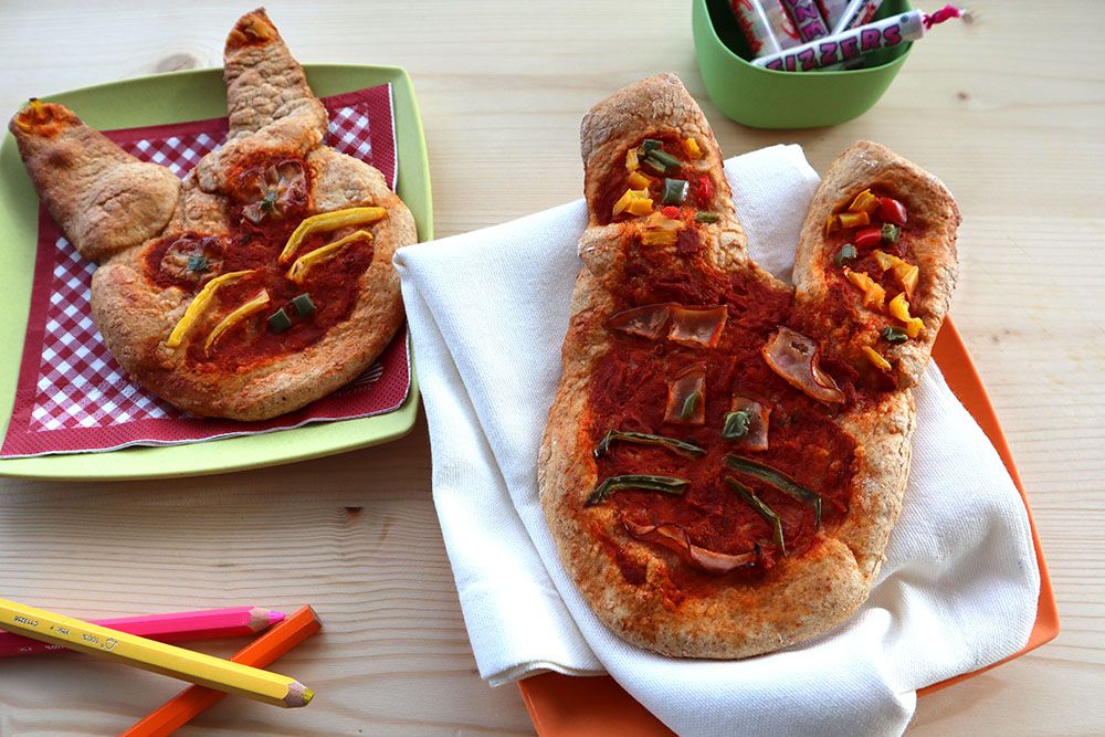 Backen mit Kindern im Haubiversum: Pizza-Osterhasen - familiii