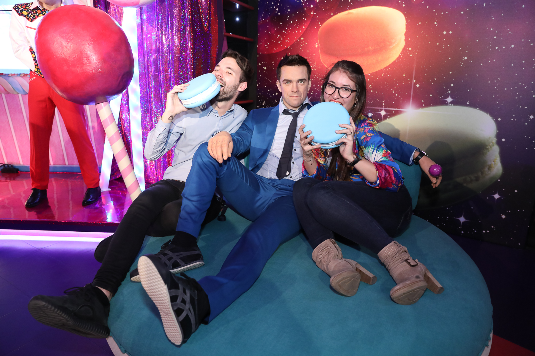 Kuscheln mit Robbie Williams bei Madame Tussauds