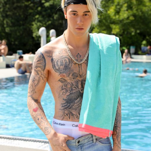 Justin Bieber Wachsfugur mit nacktem Oberkörper