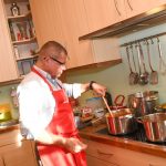 Christian_Schimkowitsch_kocht_bei_Pro_Juventute