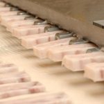 Fischstäbchen schneiden