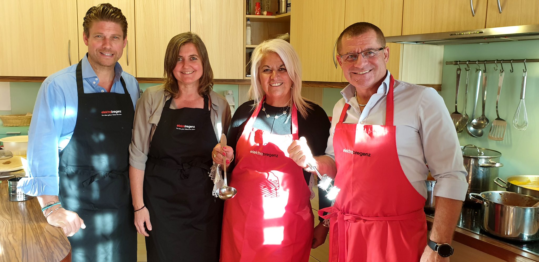 elektrabregenz_kocht_bei_Pro_Juventute1: Philipp Breitenecker, Alexandra Vasak, Claudia Geiger & Christian Schimkowitsch (v.l.n.r.)