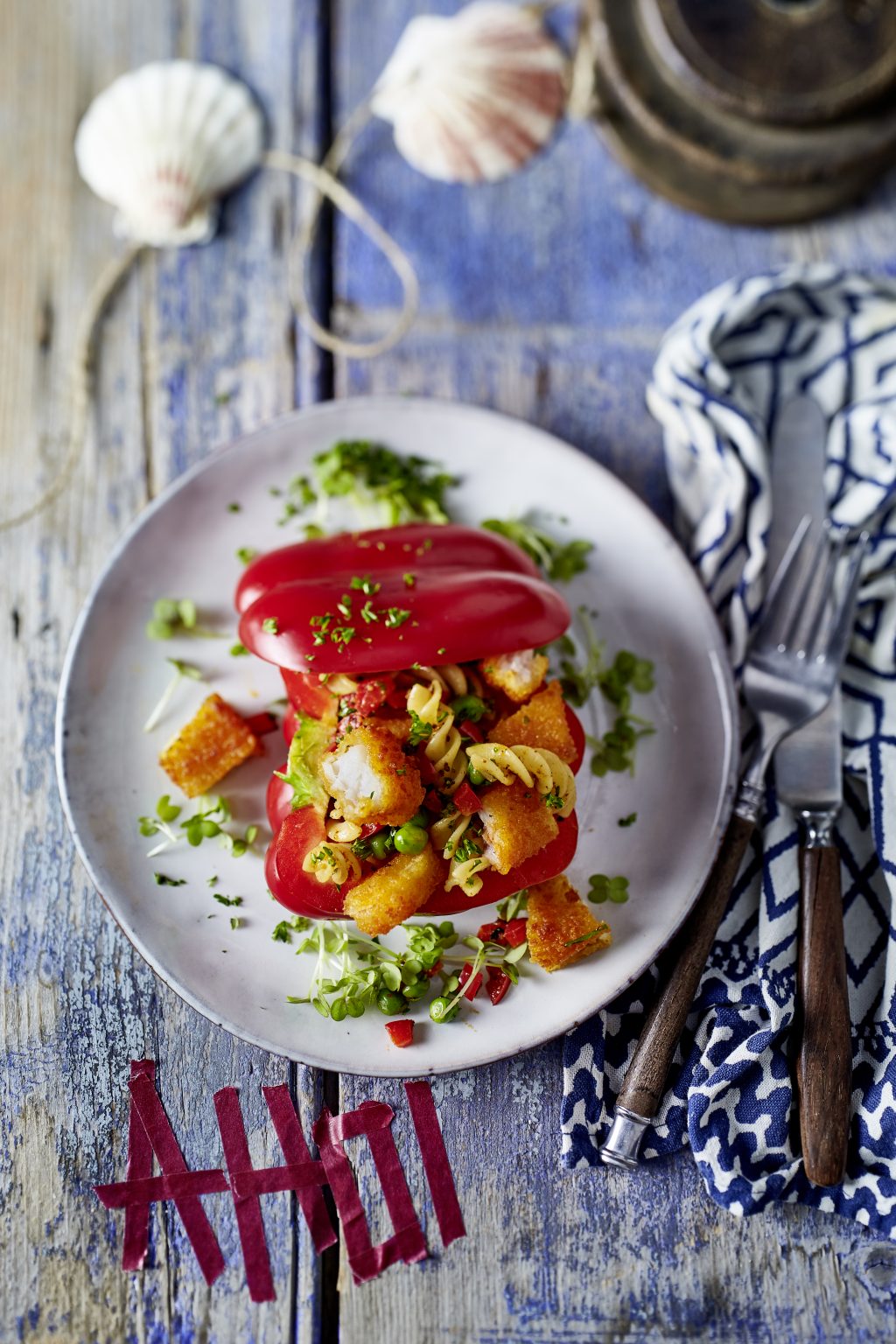 iglo_Mit Goldstuecken gefuellte Schatztruhe