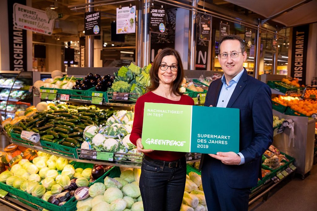 Lukas Wiesmüller und Frau Winter von Greenpeace, am 17.12.2019 | (c) Johannes Brunnbauer