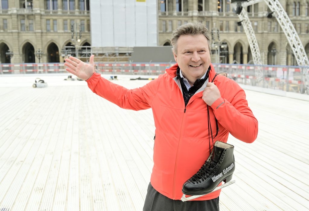 Wiener eistraum mit Bürgermeister Ludwig vor dem Rathaus