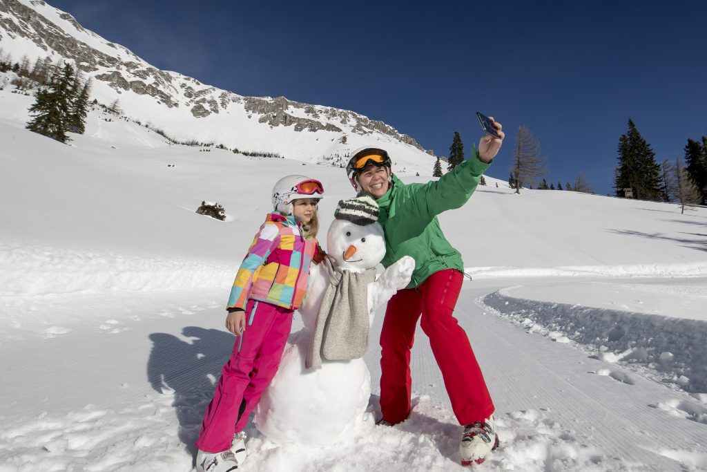 Tag des Schneemanns: Schneemann bauen, Foto machen, dann auf www.steiermark.com/schneemann oder Instagram mit #SteiermarkSchneemann hochladen, Preise gewinnen.