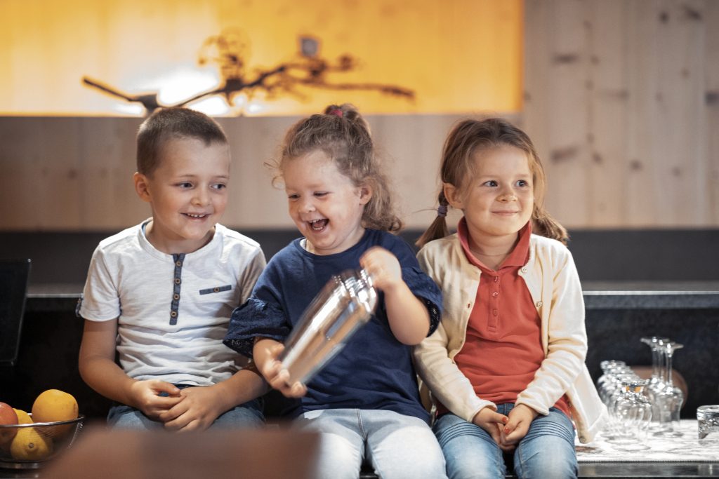 FamilyHomeAlpenhof_Drinksmixen_Andergassen