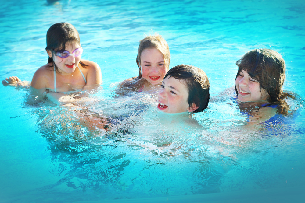 Kinder im Freibad