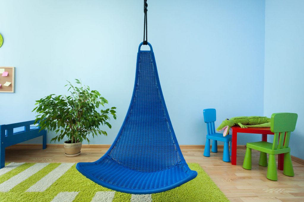 Hängesessel View of hanging chair in child room