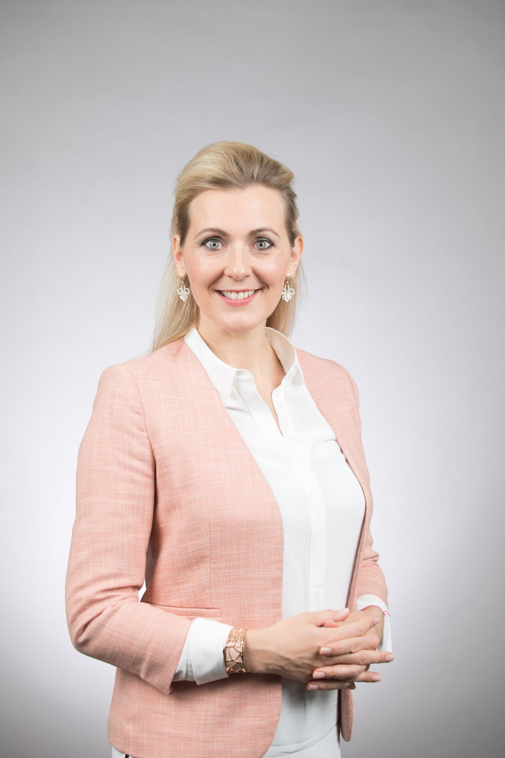 Familienministerin Christine Aschbacher Credit Glaser