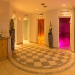 eingangsbereich_der_saunalandschaft_wohlfuehlhotel_schiestl