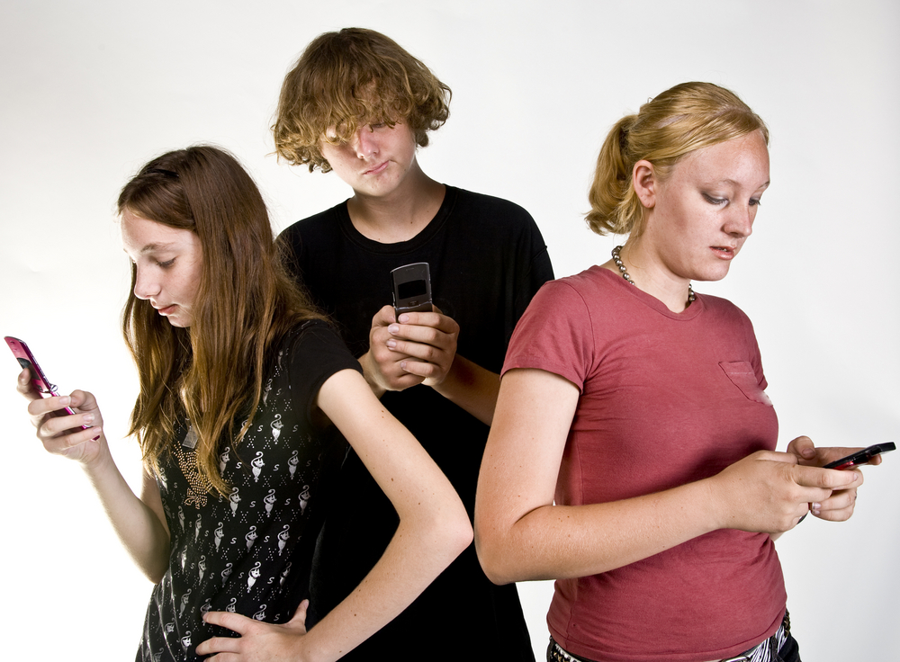 Teenager mit Smartphone