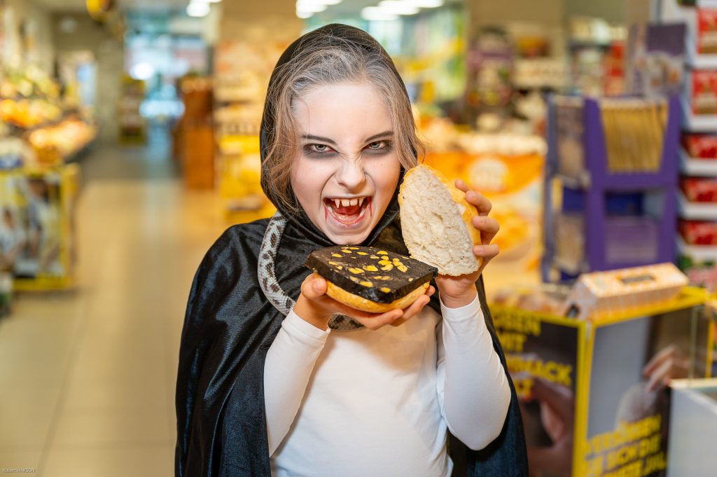 Halloween Leberkäse (c)Robert Harson_BILLA MERKUR Österreich