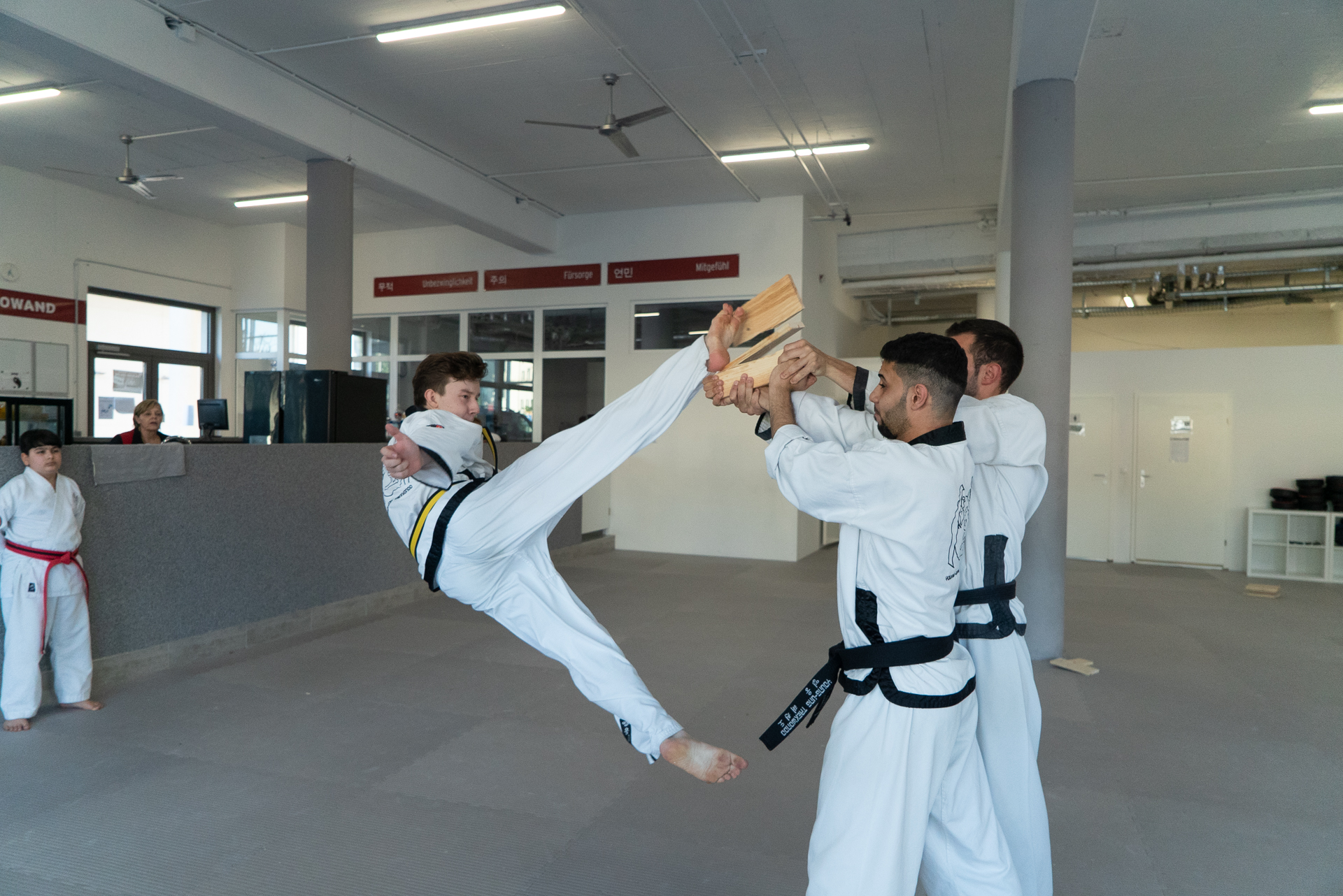 YOUNG-UNG Bruchtest Jugendlicher