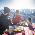gemuetliche_pause_auf_der_huette_cwildkogel-arena_neukirchen_bramberg