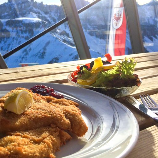 mittagspause_mit_atemberaubenden_ausblick_axamer_lizum