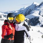 skifahrer-paar_auf_dem_berg_c_wildkogel_arena_neukirchen_bramberg_0