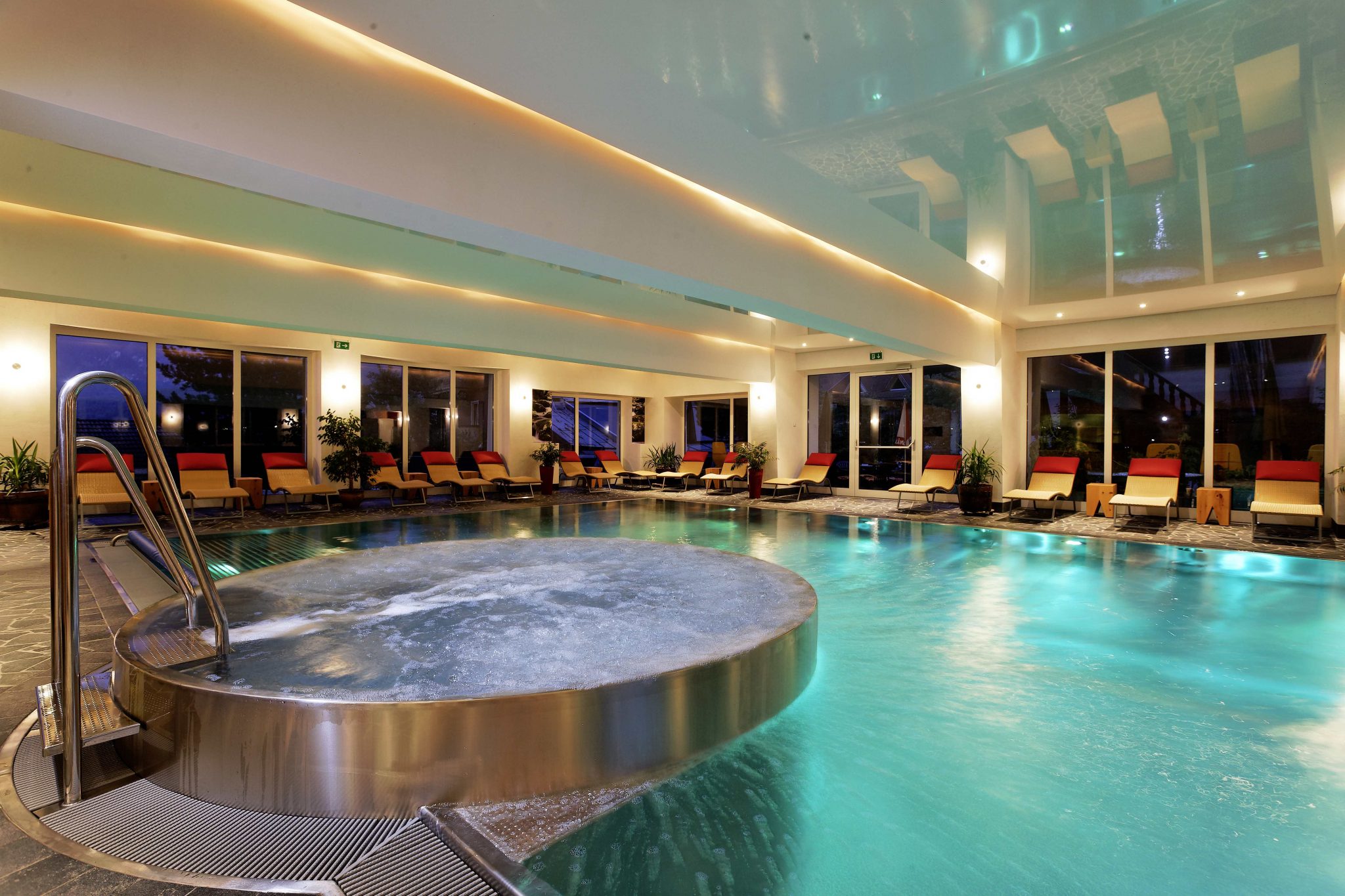 whirlpool_im_crystal-spa_c_michael_huber_www.huber-fotografie.at_wanderhotel_gassner