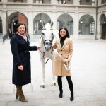 Bundesministerin Köstinger und Sonja Klima in der Stallburg
