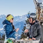 ein_glas_wein_und_eine_bretljause_zur_staerkung_c_wisthaler.com_olang_0