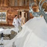 paerchen_bei_saunahuette_im_aussenbereich_c_alexander_maria_lohmann_alpen-wellness_resort_hochfirst