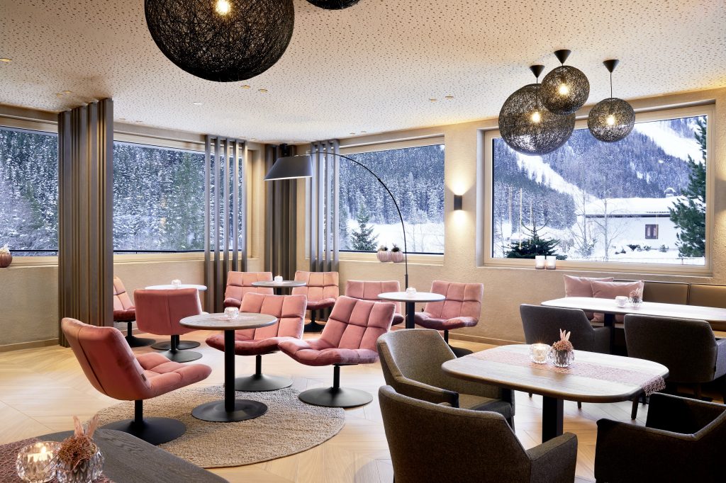 AdlerInn, Hintertux © Michael Huber, Huber Fotografie Die Fotos dürfen ausschließlich für PR- und Marketingmaßnahmen des Hotels AdlerInn, Hintertux, Österreich verwendet werden. Jegliche Nutzung Dritter (durch Verkauf oder Weitergabe) ist mit dem Bildautor, Michael Huber | www.huber-fotografie.at, gesondert zu vereinbaren. Copyright aller Aufnahmen: Michael Huber 5730 Mittersill. Hallenbadstraße 4 www.huber-fotografie.at 0664 / 250 86 32