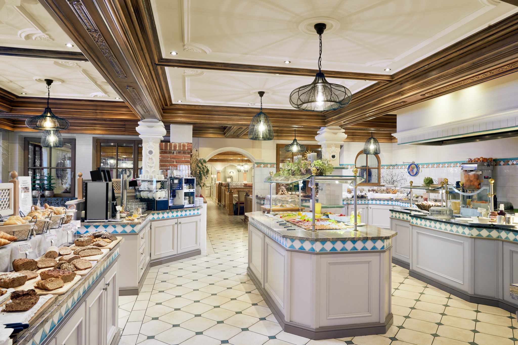 reichhaltiges_fruehstuecksbuffet_c_michael_huber_das_adler_inn_-_tyrol_mountain_resort