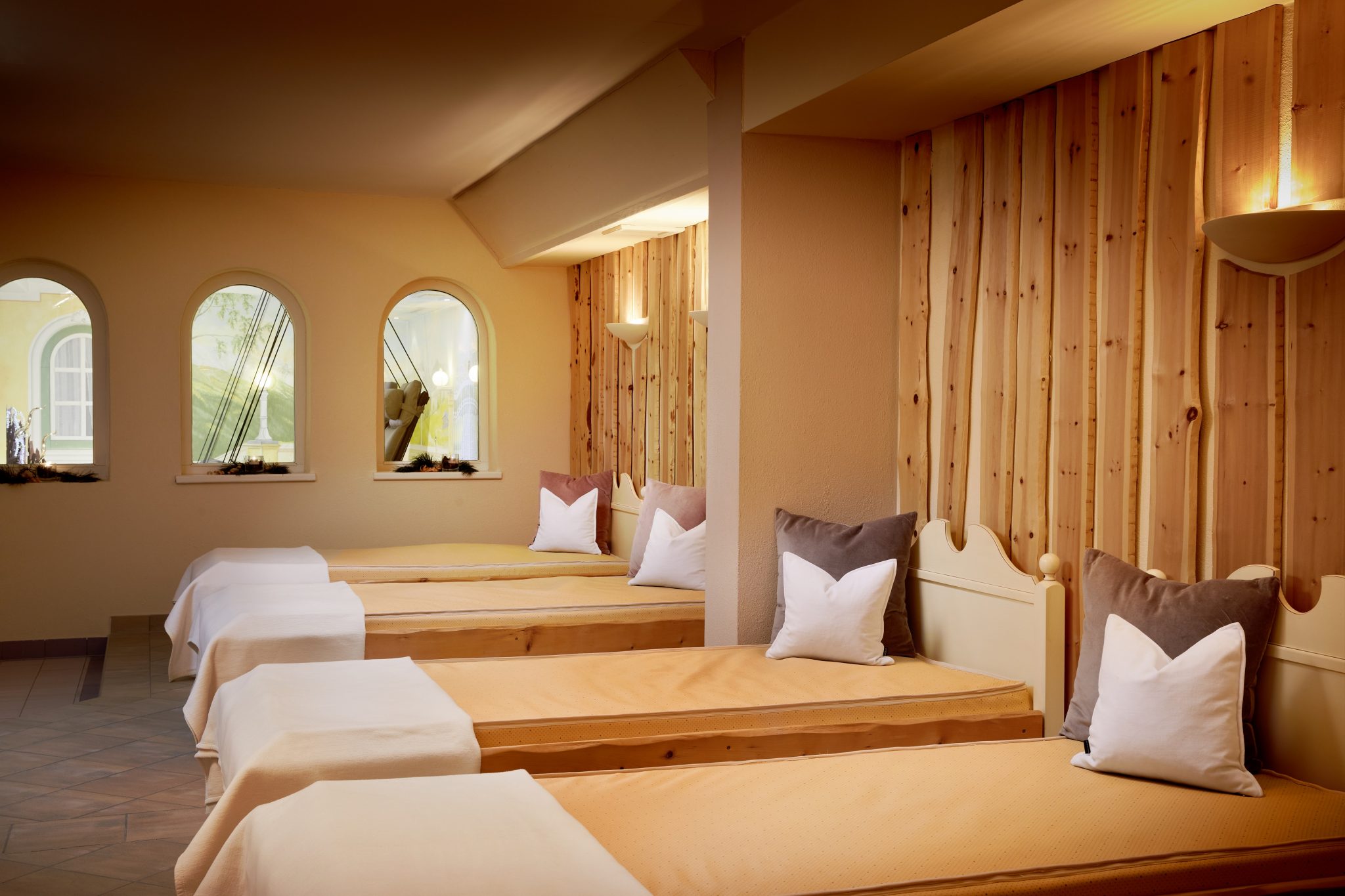ruheraum_water_relax_mit_angenehm_temperierten_wasserbetten_c_michael_huber_das_adler_inn_-_tyrol_mountain_resort