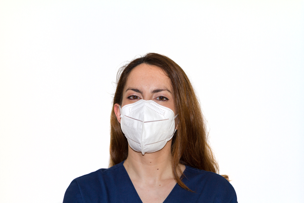 Frau mit FFP 2 Maske