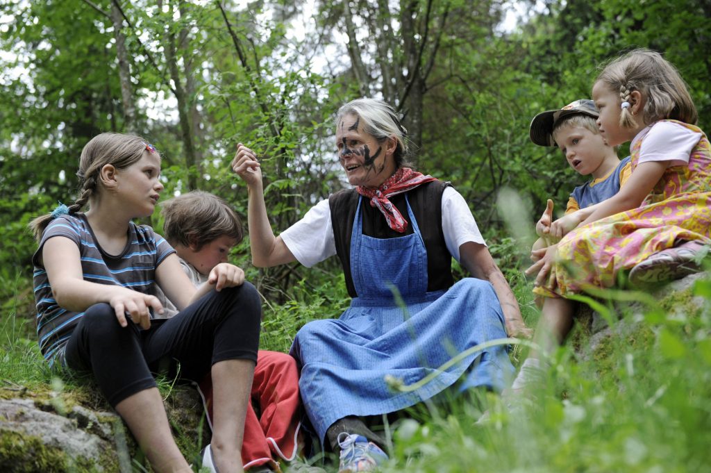 hexenzauber_mit_den_schlernhexen_c_seiser_alm_marketing_-_max_lautenschlaeger_paula_wiesinger