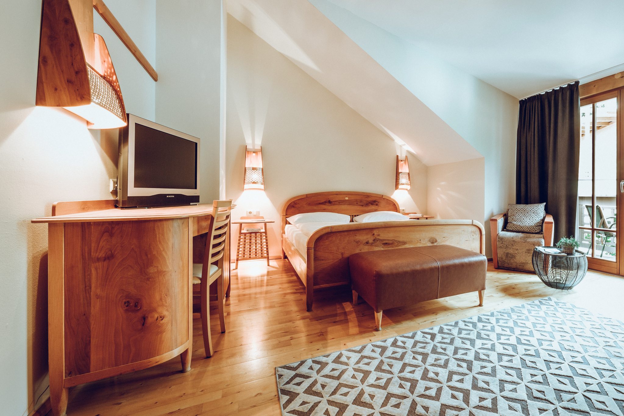 l_classic_garden_zimmer_im_schlichten_alpinstil_mit_balkon_hotel_botango