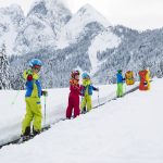 skifahren_bei_traumhafter_aussicht_c_schoepfmandiaon.at_dachstein_west