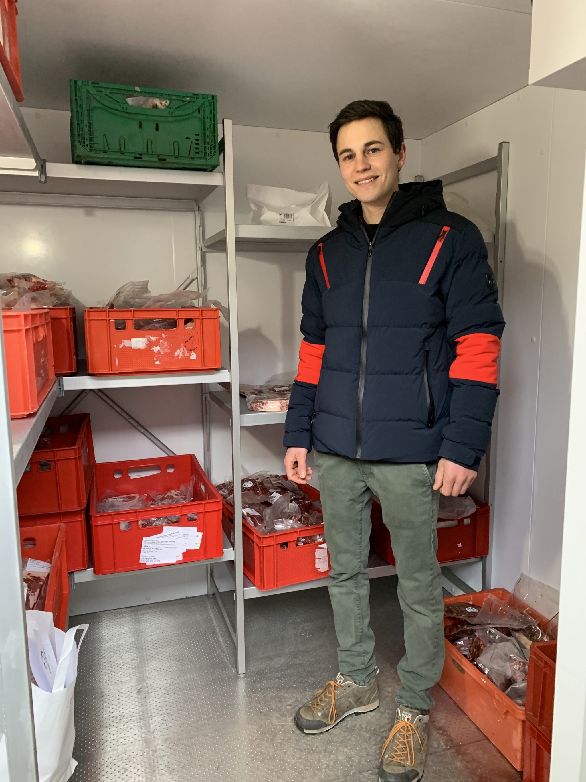 Landwirt Christian Wallner (24) in seinem Kühlraum: Die Wagyu-Steaks werden schockgefroren verkauft.